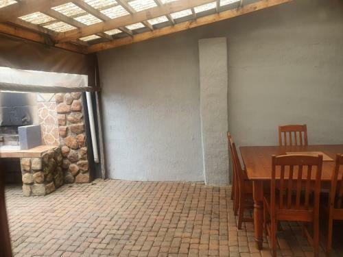 Hostal D & H Guesthouse