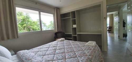 Luxury 2 Bed, 2 Bath Apartment With Stunning Panoramic Sea View, Private Beach
