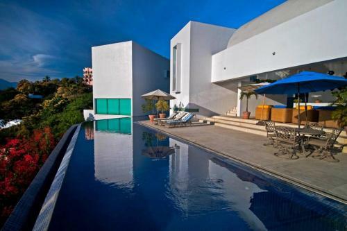 Villa Esmeralda. Luxury Beach House In Manzanillo