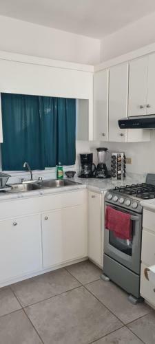 Gated And Very Secured White House 6 Mins From The Beach