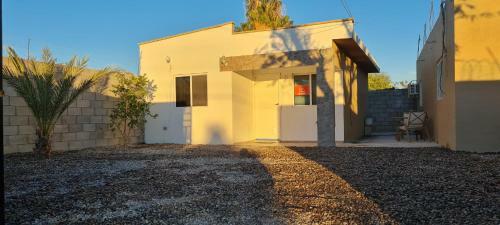 Gated And Very Secured White House 6 Mins From The Beach