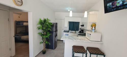 Gated And Very Secured White House 6 Mins From The Beach