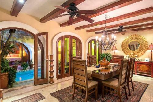 Hacienda Tropical