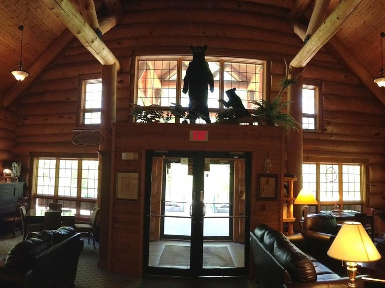 Hotel Konkapot Lodge
