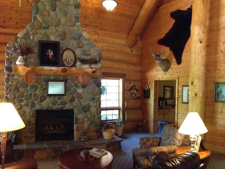 Hotel Konkapot Lodge