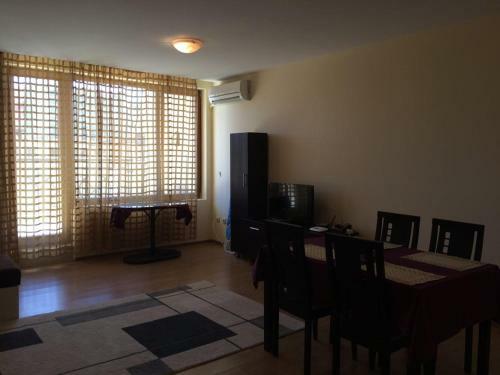 Golden Sands Apartment