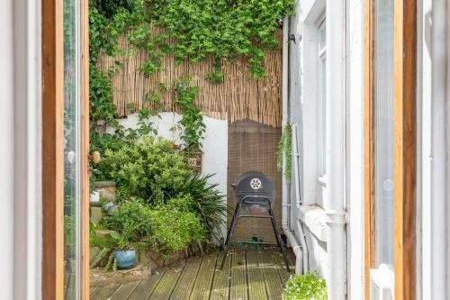 Lovely, Centrally Located 2-bedroom Apartment With Patio