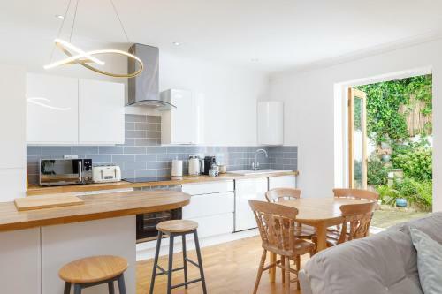 Lovely, Centrally Located 2-bedroom Apartment With Patio