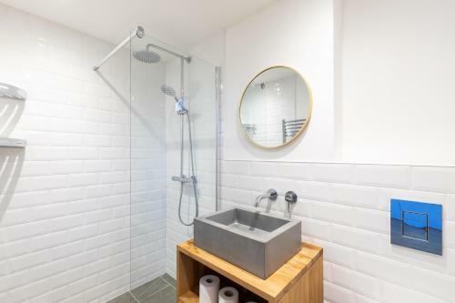 Lovely, Centrally Located 2-bedroom Apartment With Patio