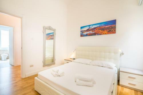 Apartamento Le Scale Sul Porto . Marina Centro Storico. AC