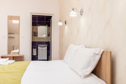 Hostal Marconi Guesthouse