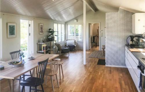 Awesome Home In H�viksn�s W/ 3 Bedrooms