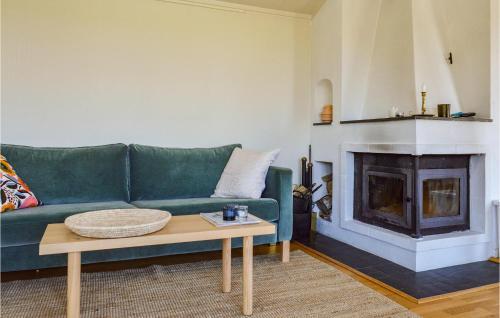 Awesome Home In H�viksn�s W/ 3 Bedrooms