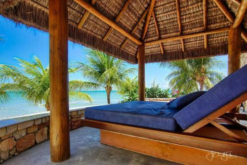 Casa Monte Belo -ferias Alto Padr�o- Beachfront Vacation
