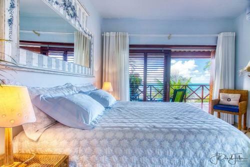 Casa Monte Belo -ferias Alto Padr�o- Beachfront Vacation