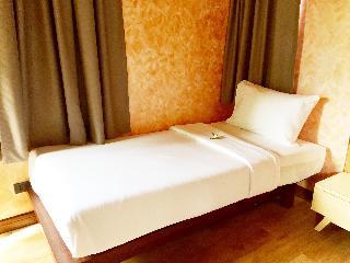 Hotel Weekender Resort & Spa