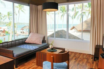 Hotel Weekender Resort & Spa