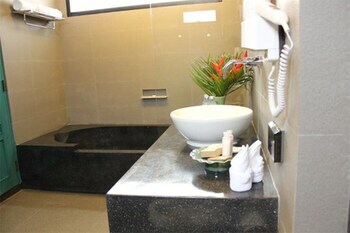 Hotel Weekender Resort & Spa