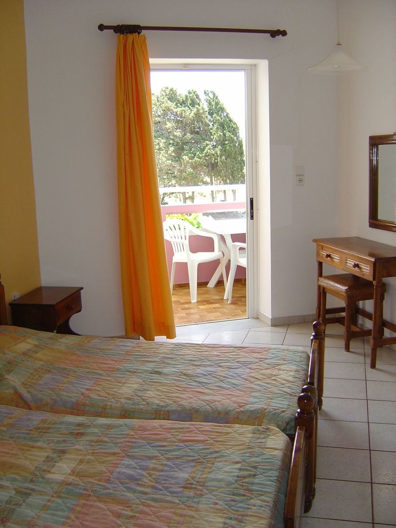 Hotel Zeus (.)