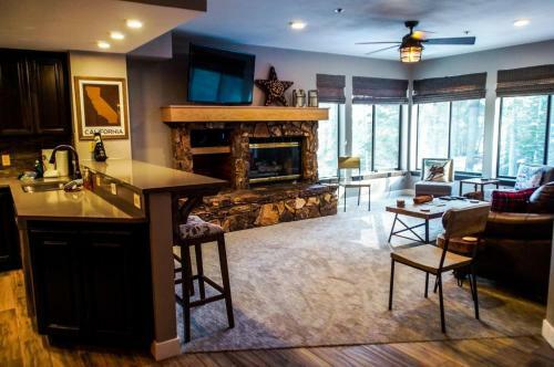 Apartamento #405 - Walk To Ski Mountain View Condo