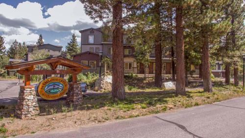 #467- Golf Course Condo Near Ski Resort, Mountain Views
