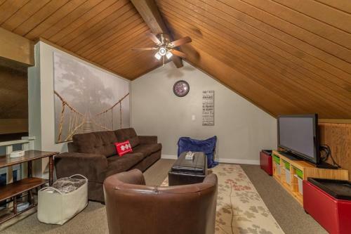#508- Spacious Mid-town Condo Close To Restaurants, Pool & Spa