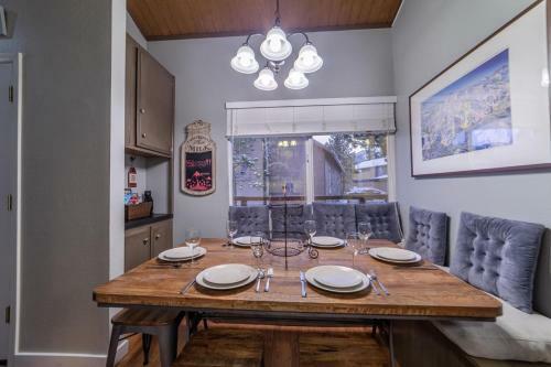 #508- Spacious Mid-town Condo Close To Restaurants, Pool & Spa