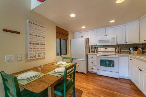 #528 Cozy La Vista Blanc Condo With Great Views