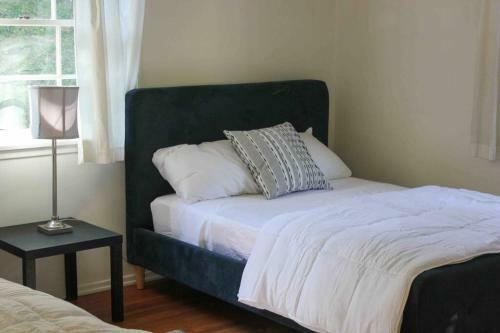 Villa Near Ventura Blvd - Beautiful Home With Backyard