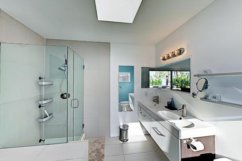Modern Paradise Escape