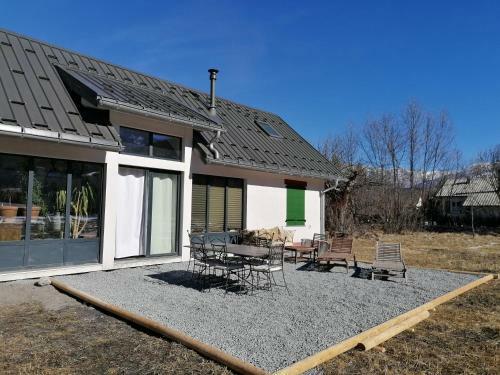 Maison Dans Parc Cl�tur�