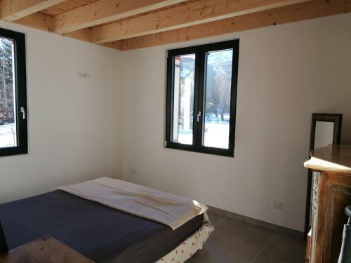 Maison Dans Parc Cl�tur�