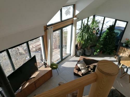 Maison Dans Parc Cl�tur�