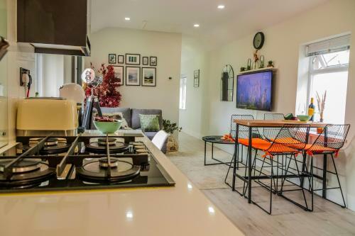 Apartamento New Cosy & Secure - 2 Bed - Free Wifi - Modern & Functional