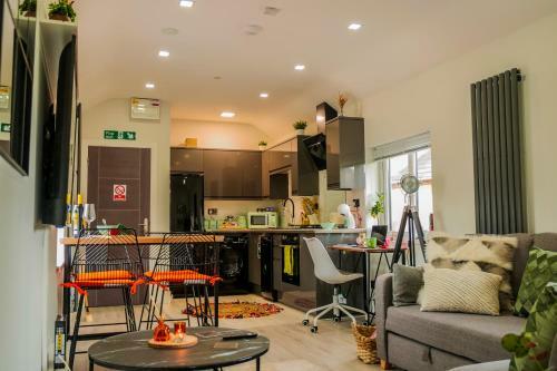 Apartamento New Cosy & Secure - 2 Bed - Free Wifi - Modern & Functional