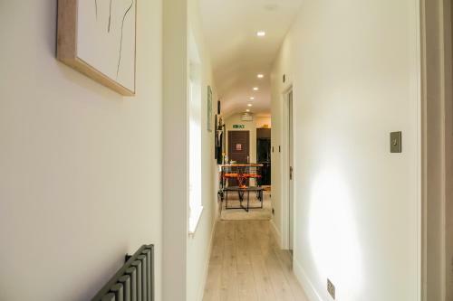 Apartamento New Cosy & Secure - 2 Bed - Free Wifi - Modern & Functional