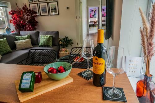 Apartamento New Cosy & Secure - 2 Bed - Free Wifi - Modern & Functional