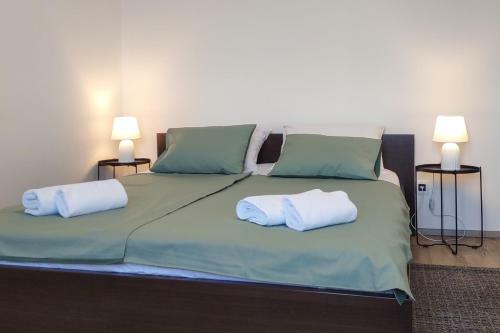 Studio Apartment Above Promenade W Terrace & Parking