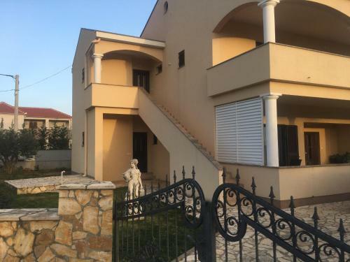 Apartment Lara Privlaka