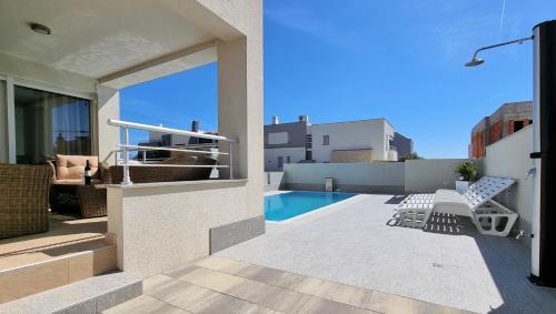 Luxury Apartments With Pool