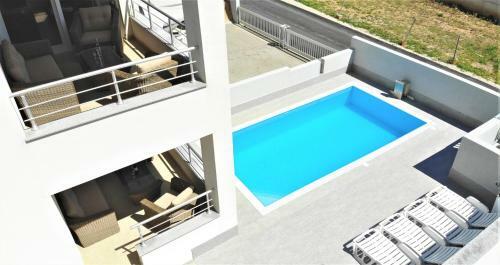 Luxury Apartments With Pool
