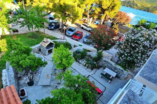 Apartments Toni - Slano