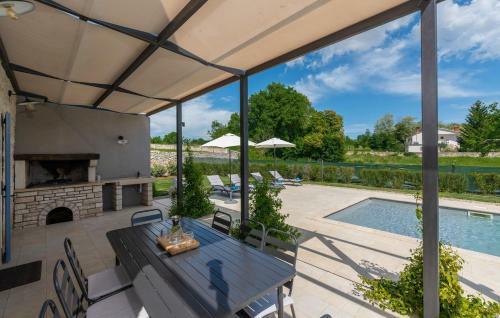 Villa Pi With Heated Pool