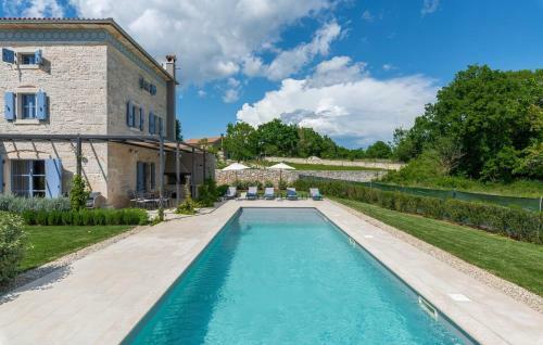 Villa Pi With Heated Pool