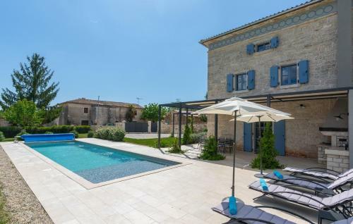 Villa Pi With Heated Pool