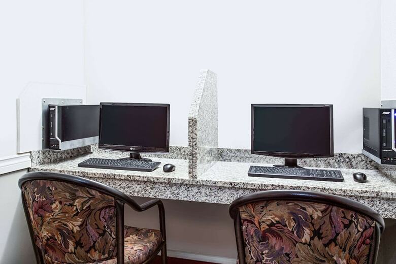 Hotel Ramada Inn & Suites Red Deer