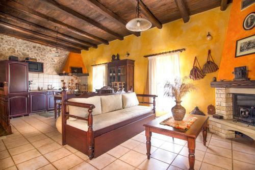 Aparthotel Samonas Traditional Settlement
