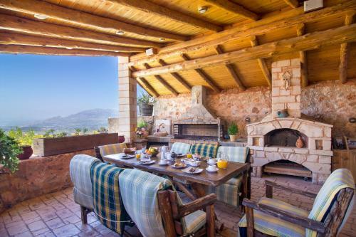Aparthotel Samonas Traditional Settlement
