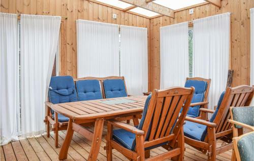 Stunning Home In M�rlunda With Wifi And 6 Bedrooms