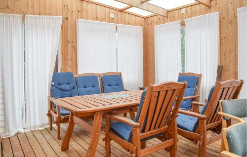 Stunning Home In M�rlunda With Wifi And 6 Bedrooms
